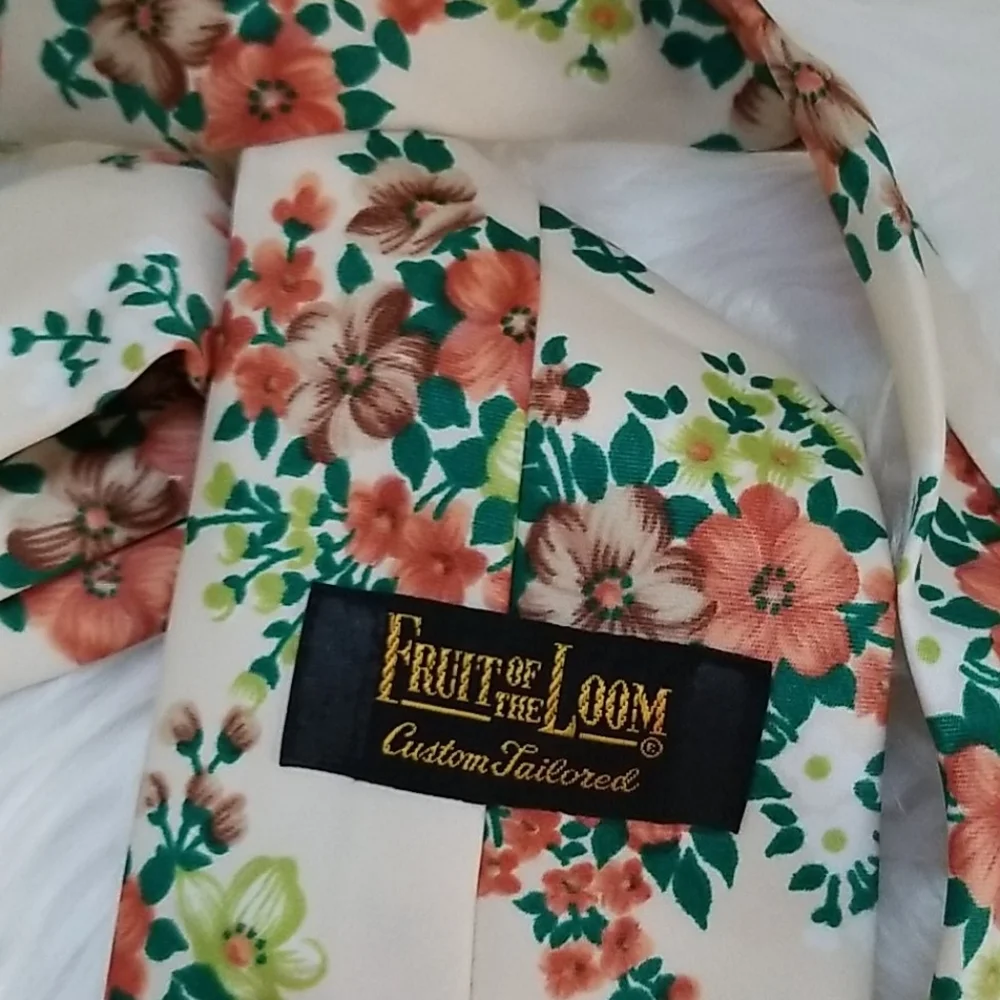 VTG Custom Tailored Fruit of the Loom Flowers Tie.